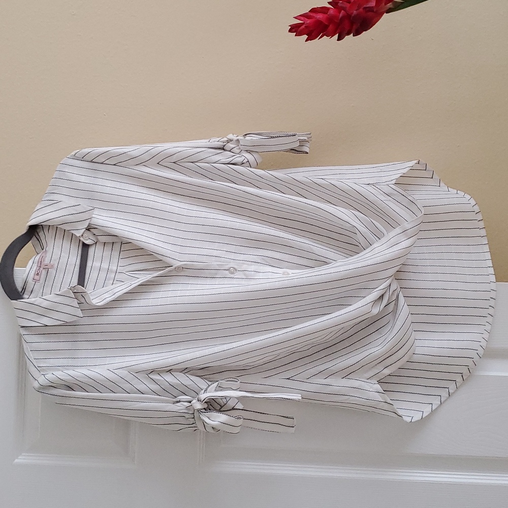 BCBGeneration Crossover Blouse, short sleeves with bow detail, Size S